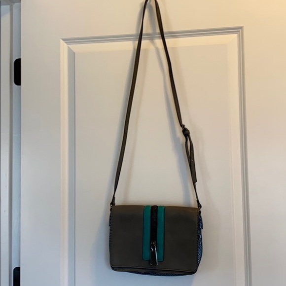 Gianni Bini Crossbody - Picture 1 of 8